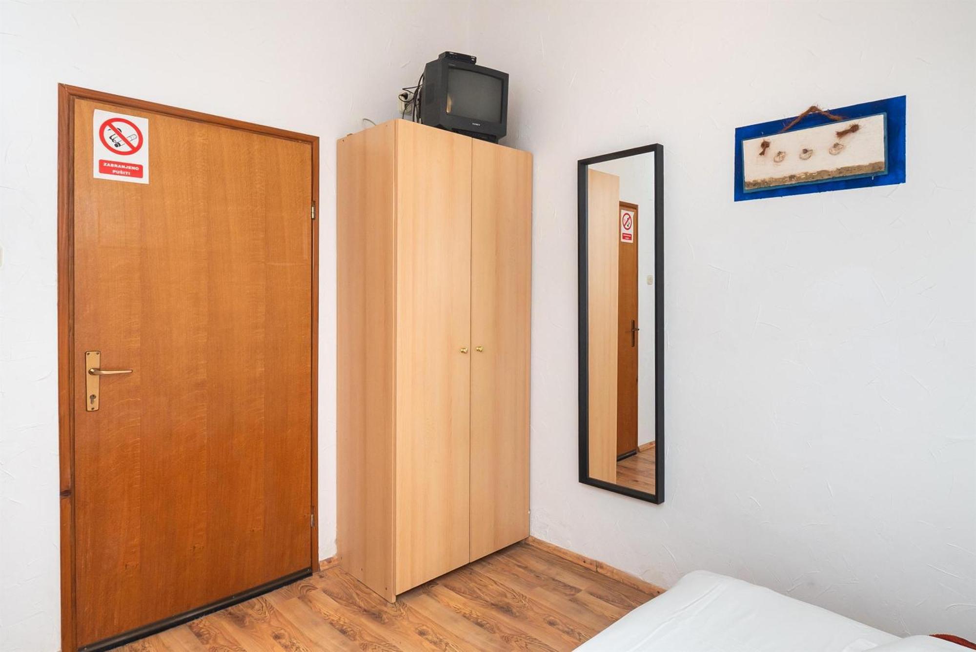 Apartments And Rooms Mladen โวดีเซ ภายนอก รูปภาพ