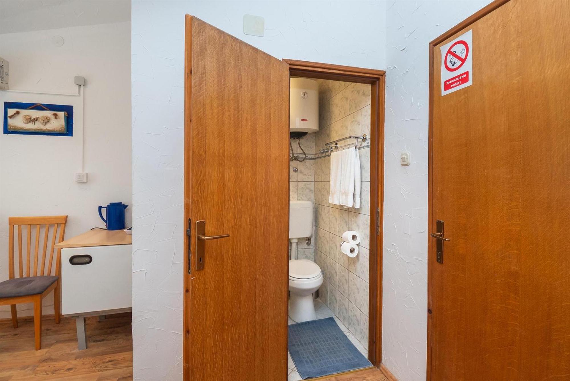 Apartments And Rooms Mladen โวดีเซ ภายนอก รูปภาพ