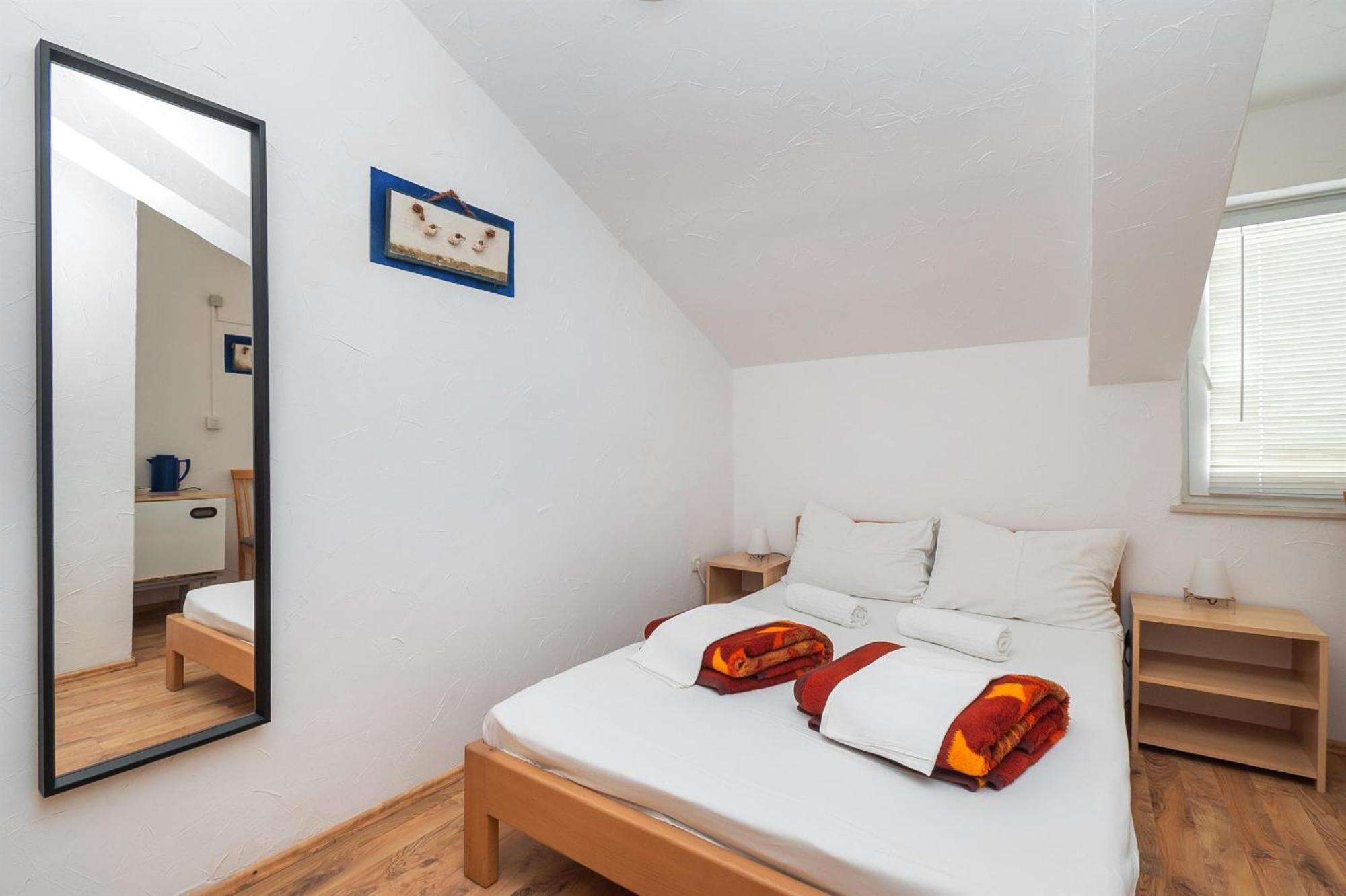 Apartments And Rooms Mladen โวดีเซ ภายนอก รูปภาพ