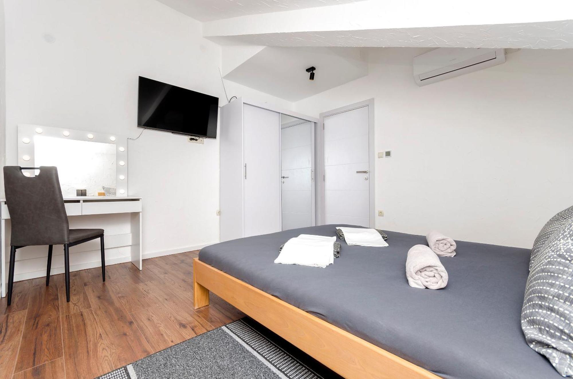 Apartments And Rooms Mladen โวดีเซ ภายนอก รูปภาพ