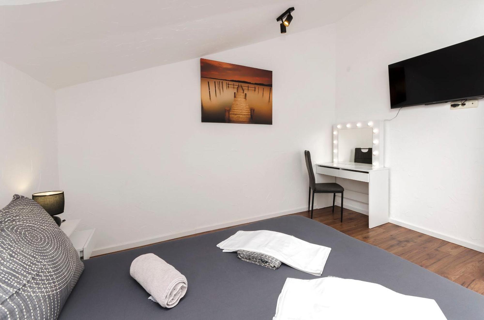 Apartments And Rooms Mladen โวดีเซ ภายนอก รูปภาพ