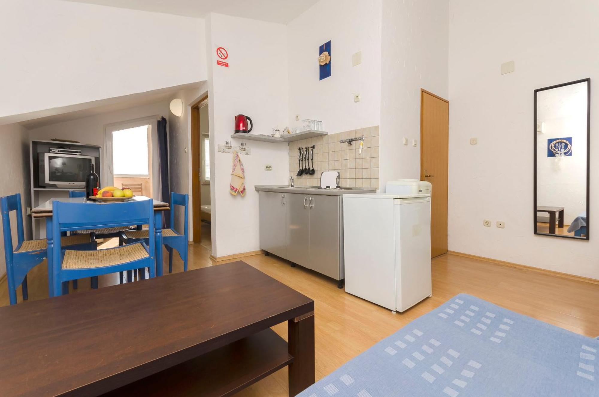Apartments And Rooms Mladen โวดีเซ ภายนอก รูปภาพ