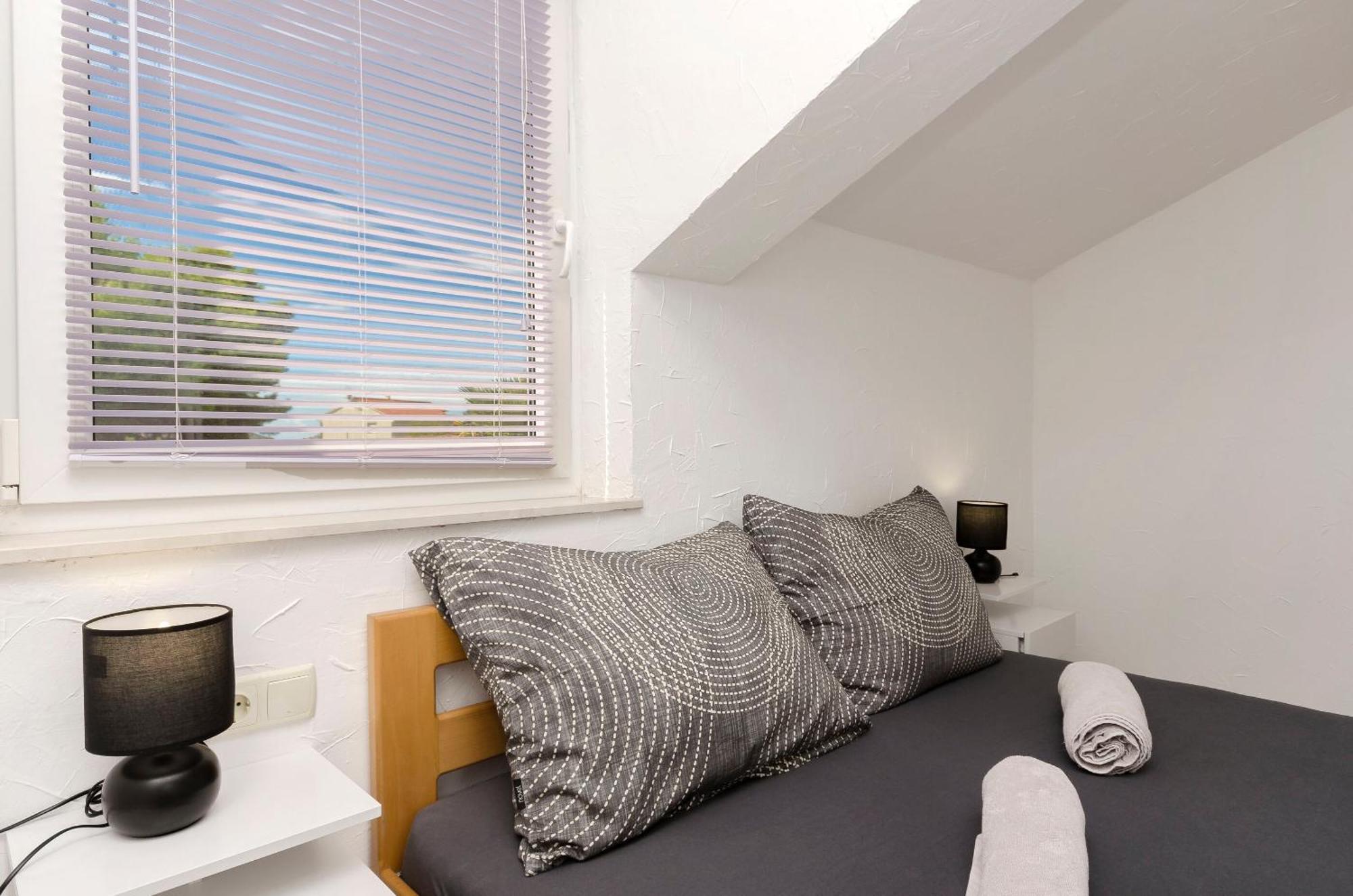 Apartments And Rooms Mladen โวดีเซ ภายนอก รูปภาพ