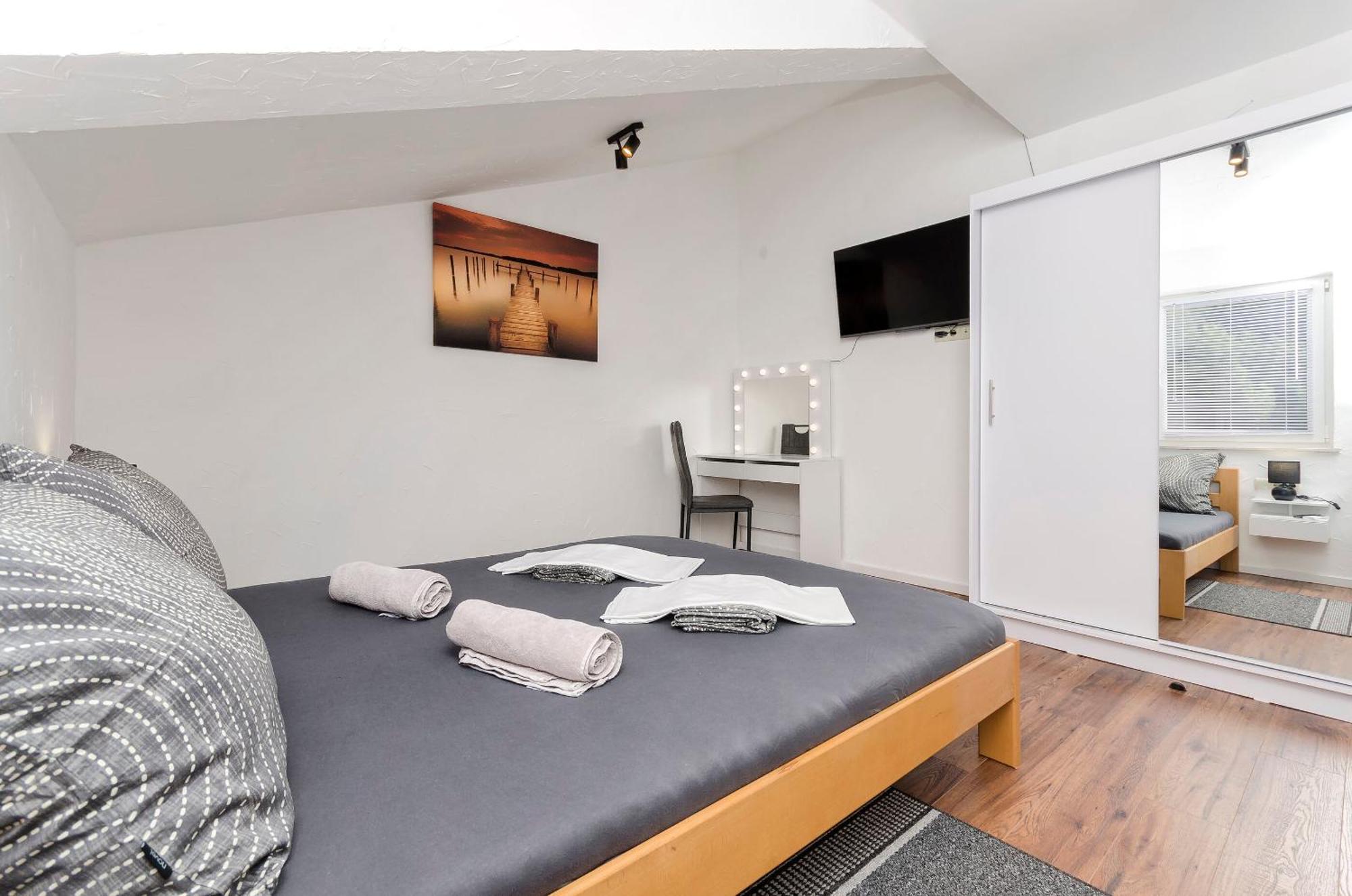 Apartments And Rooms Mladen โวดีเซ ภายนอก รูปภาพ