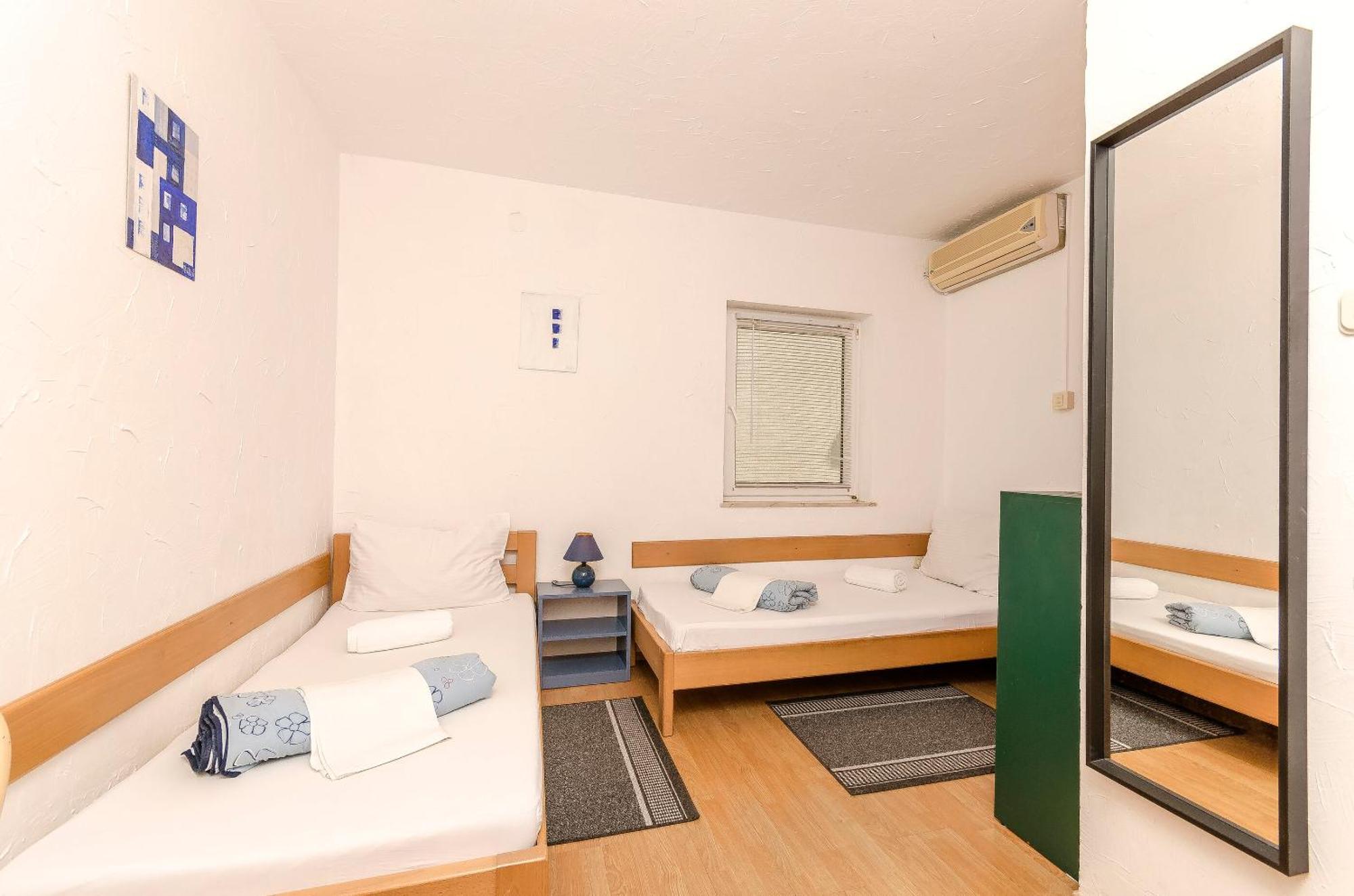 Apartments And Rooms Mladen โวดีเซ ภายนอก รูปภาพ